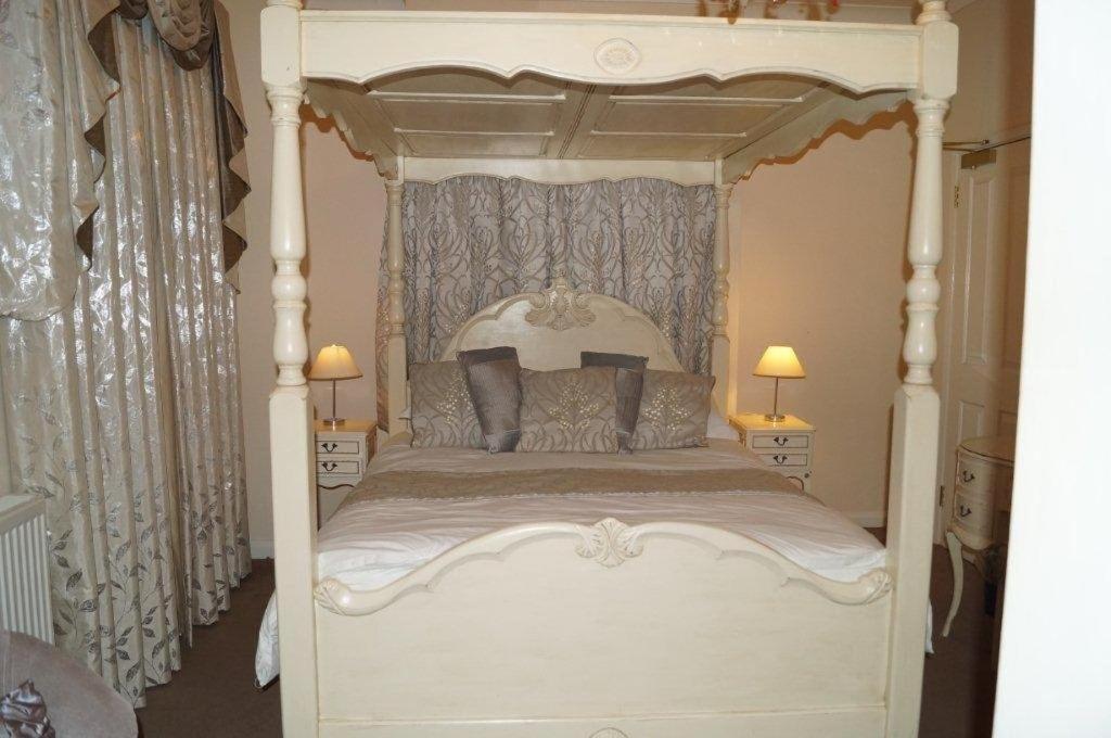 Canterbury Lodge Room photo